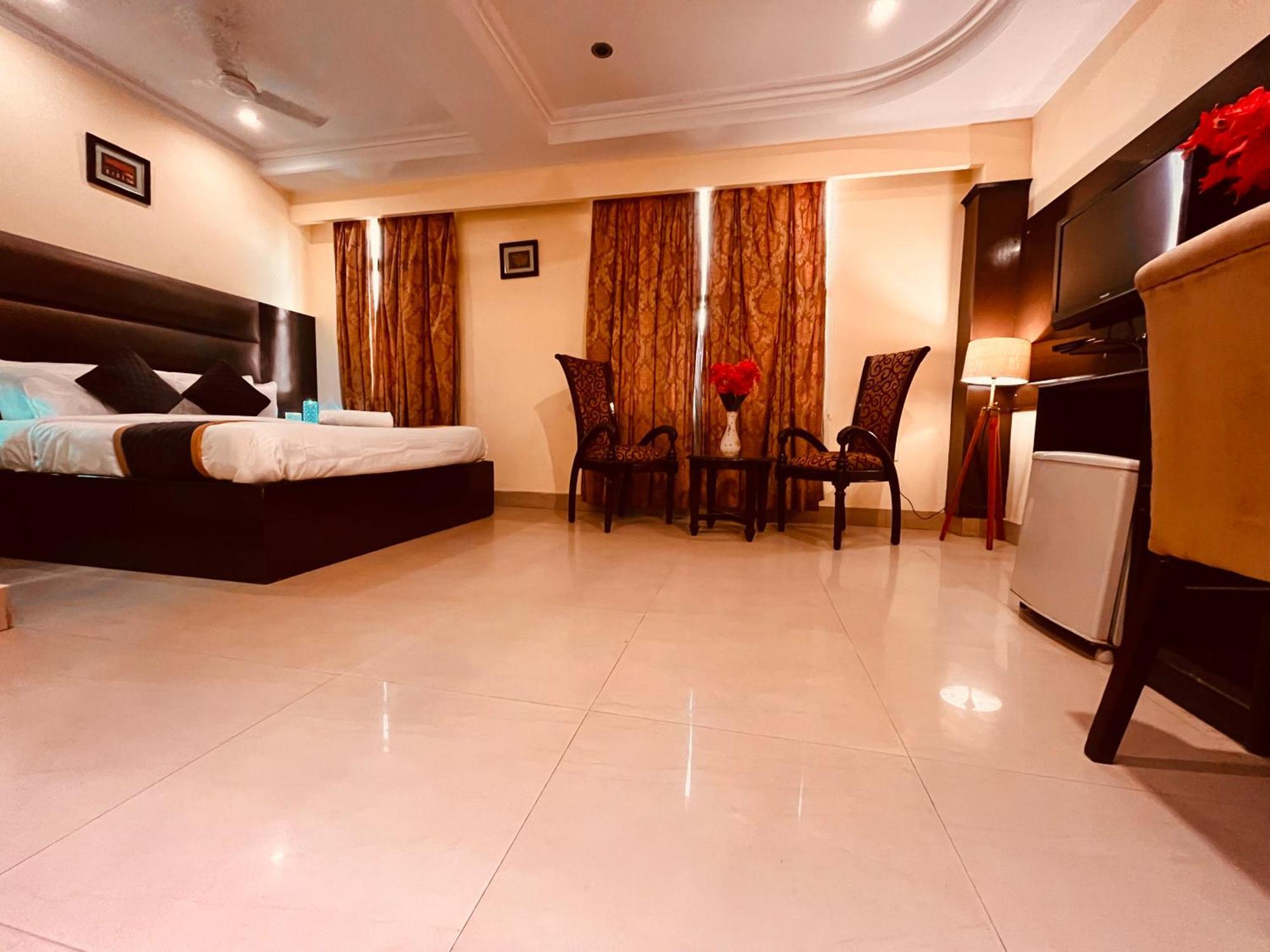 Palki Cafe & Stay Ludhiana Exterior foto